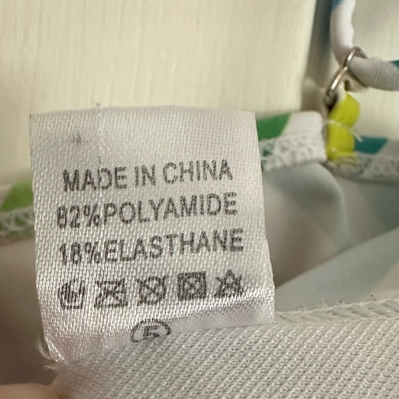 Swimsuit, girls size 5 - Picture 3 of 3